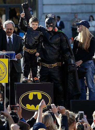 http://cdn.abclocal.go.com/images/kabc/cms_exf_2007/news/bizarre/131115-img-ap-batkid-batman-fists-in-the-air-02.jpg